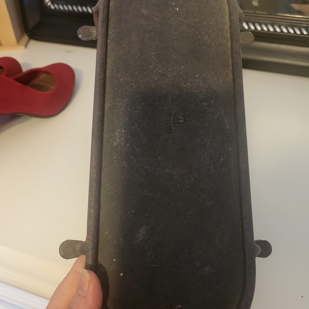 Elegant Black Cast Iron Bath Tray - Picture 2 of 3